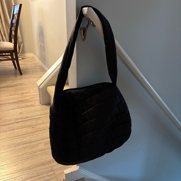 Avon Black Quilted Puffer Bag NWT - Picture 3 of 3